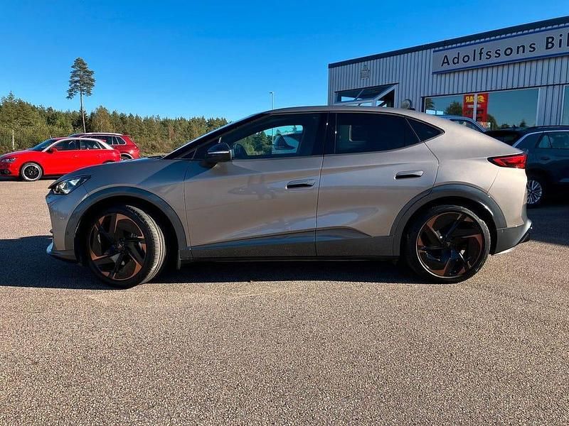 Begagnad Cupra Tavascan VZ3 250 kW (340 HK) 2024 Ljusbrun SUV