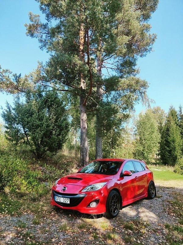 Röd Begagnad 2010 Mazda 3 Halvkombi | 115 000 kr (Marknadspris) - Bild 1/4
