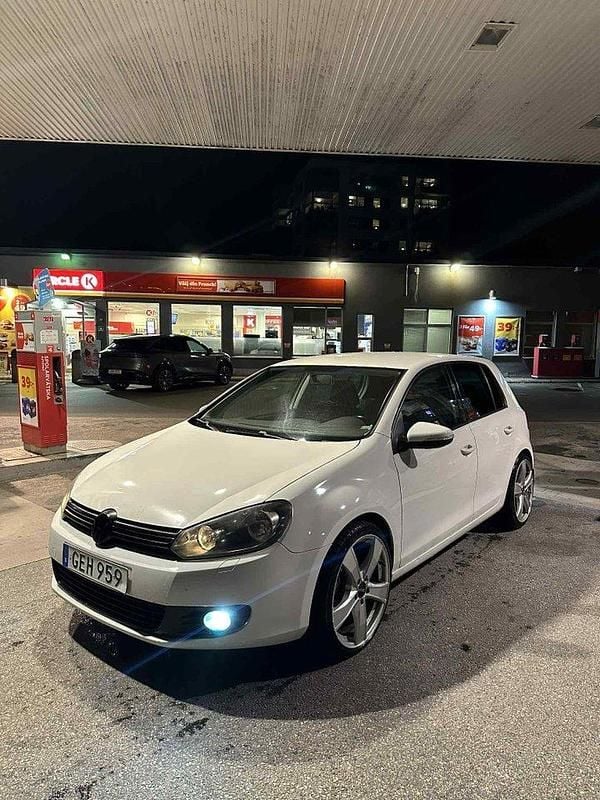 Vit Begagnad 2010 VW Golf VI GT Halvkombi | 38 000 kr (Marknadspris) - Bild 1/4