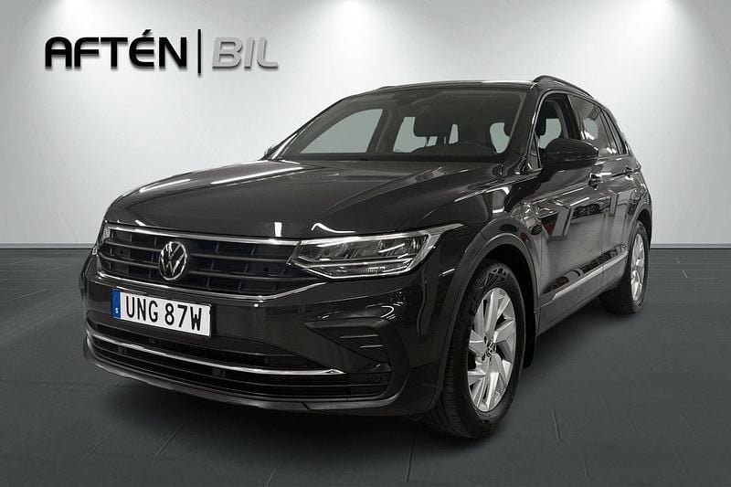 Grå Begagnad 2022 VW Tiguan SUV | 309 800 kr (Marknadspris) - Bild 1/3