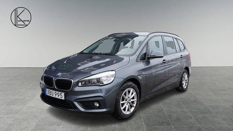 Grå Begagnad 2015 BMW 218 Gran Tourer Advantage Minibuss | 94 900 kr (Marknadspris) - Bild 1/4