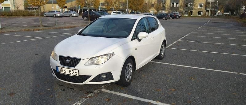 Vit Begagnad 2010 Seat Ibiza Style Halvkombi | 16 500 kr (Bra pris) - Bild 1/4