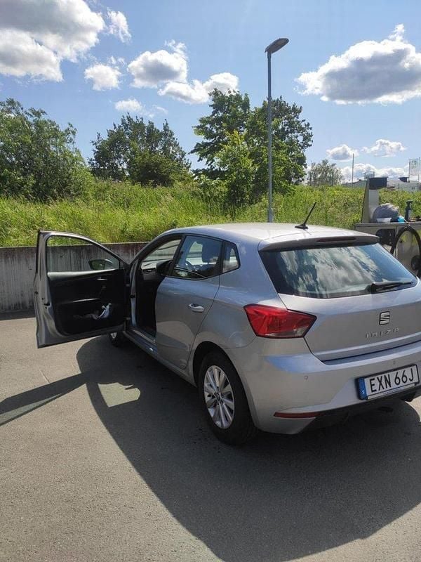 Silver Begagnad 2021 Seat Ibiza Comfort Halvkombi | 138 500 kr (Marknadspris) - Bild 1/4