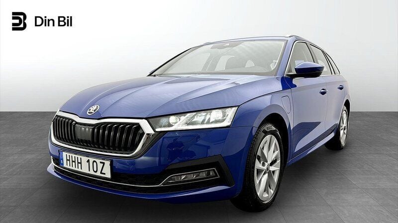 Blå (energy blue) Begagnad 2023 Skoda Octavia Kombi | 319 900 kr (Marknadspris) - Bild 1/4
