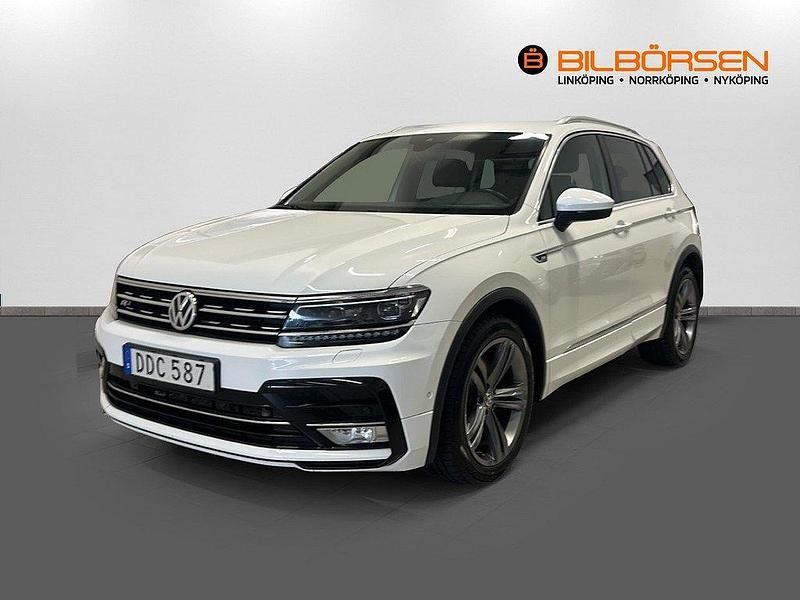 Vit Begagnad 2017 VW Tiguan R-line SUV | 199 900 kr (Marknadspris) - Bild 1/4