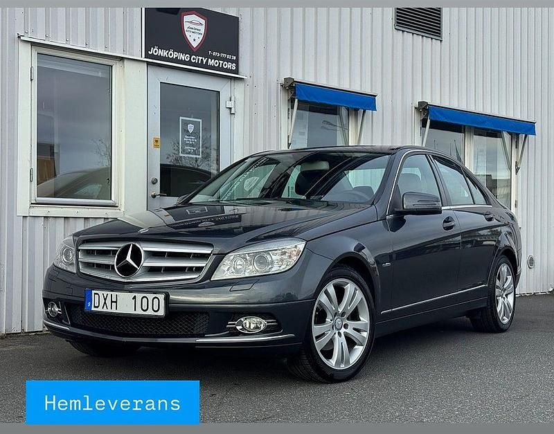 Mörkgrå Begagnad 2011 Mercedes C180 Avantgarde Sedan | 139 900 kr (Marknadspris) - Bild 1/4