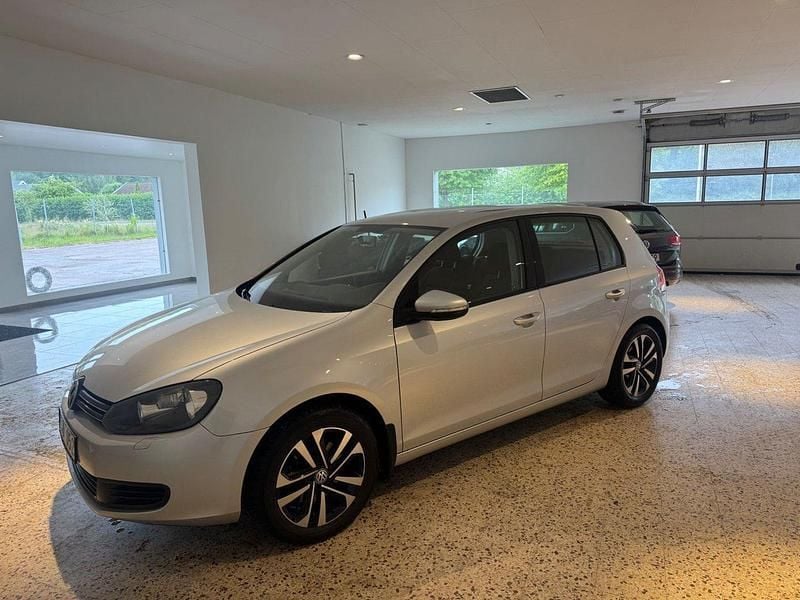 Silver Begagnad 2009 VW Golf VI Halvkombi | 52 900 kr (Marknadspris) - Bild 1/4