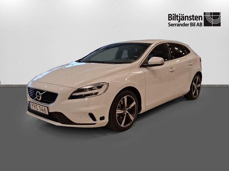 Vit Begagnad 2018 Volvo V40 R-Design Kombi | 219 900 kr (Marknadspris) - Bild 1/4