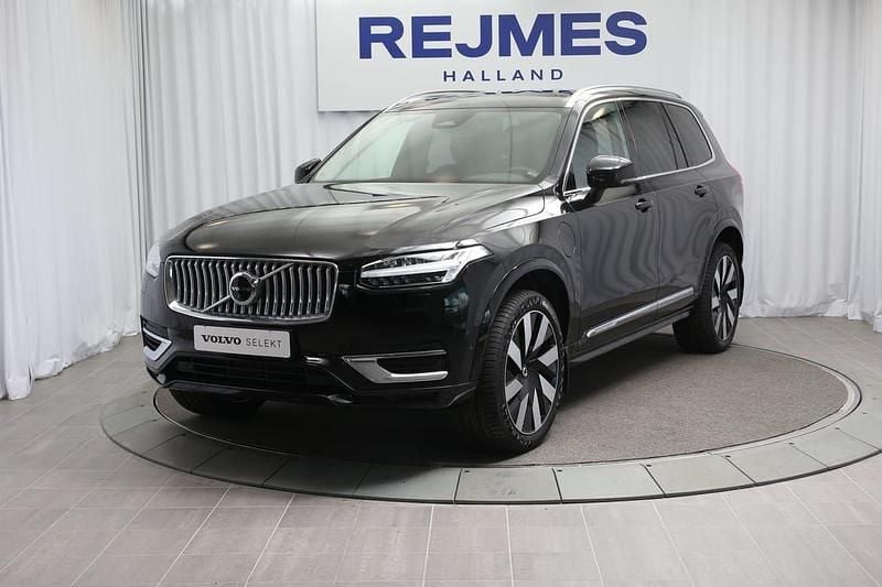 Svart Begagnad 2023 Volvo XC90 Plus SUV | 699 500 kr (Marknadspris) - Bild 1/4