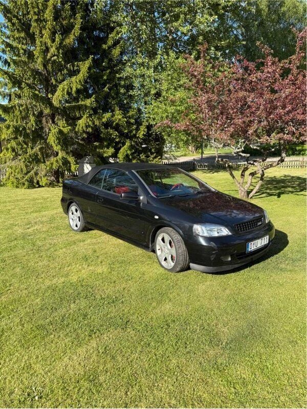 Svart Begagnad 2005 Opel Astra Cabriolet Cab | 38 000 kr - Bild 1/4