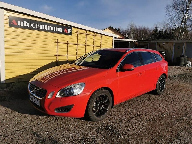 Röd Begagnad 2011 Volvo V60 Summum Kombi | 69 500 kr - Bild 1/4