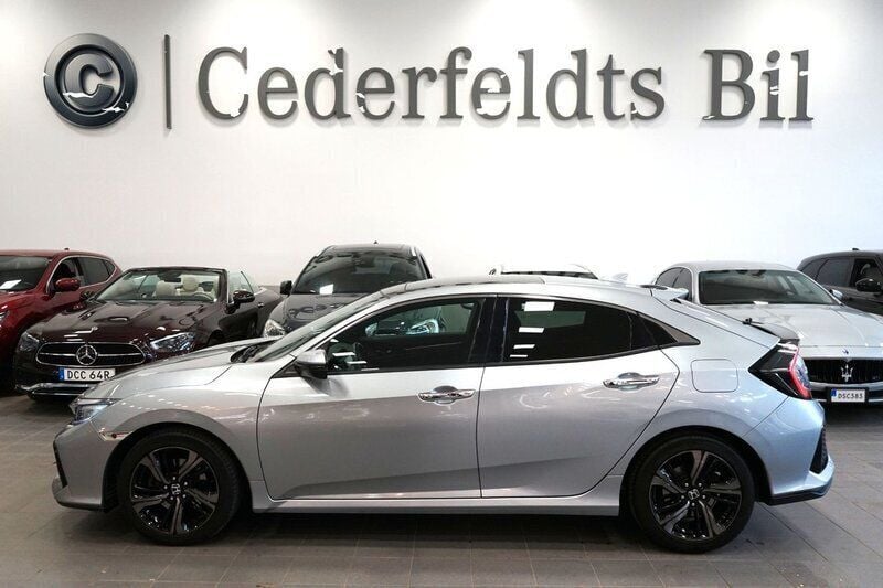 Silver Begagnad 2017 Honda Civic Prestige Halvkombi | 218 900 kr (Marknadspris) - Bild 1/3