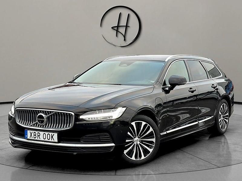 Begagnad Volvo V90 Core 253 HK (186 kW) 2022 Svart Kombi