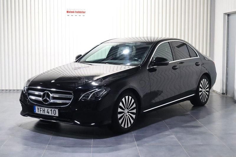 Svart Begagnad 2016 Mercedes E220 Avantgarde Sedan | 199 900 kr (Superpris) - Bild 1/4
