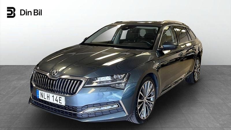 Mörkgrå Begagnad 2019 Skoda Superb LAURIN & KLEMENT Kombi | 284 900 kr (Marknadspris) - Bild 1/4