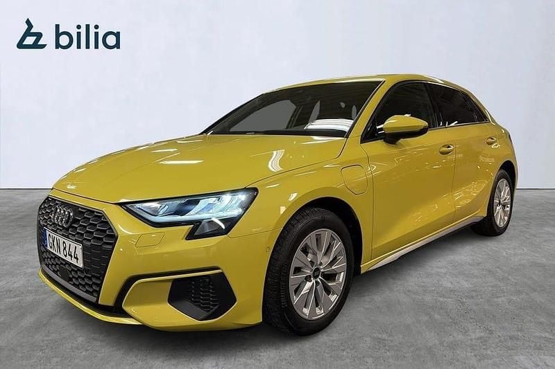 Begagnad Audi A3 Proline 207 HK (152 kW) 2024 Gul Sedan