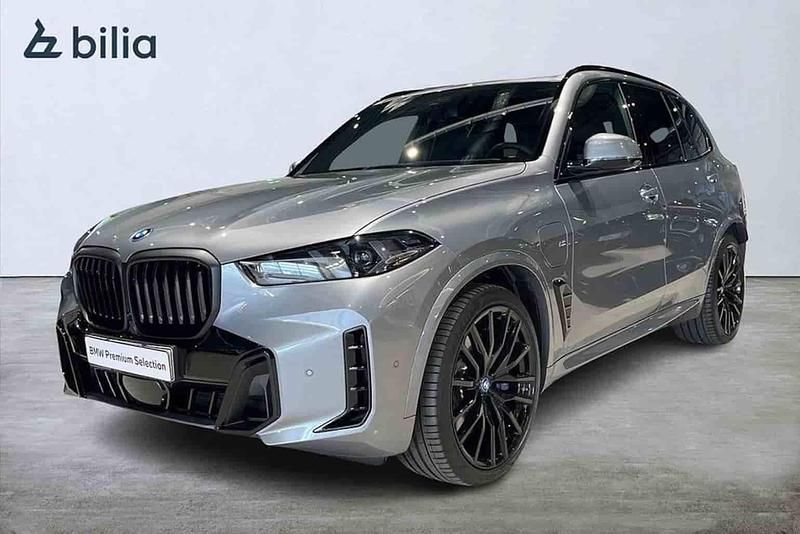 Grå Begagnad 2025 BMW X5 Comfort Edition SUV | 1 199 000 kr - Bild 1/1