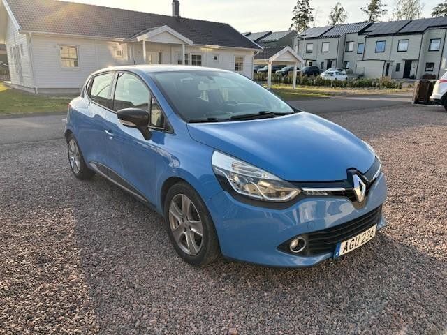 Blå Begagnad 2014 Renault Clio IV Halvkombi | 59 900 kr (Marknadspris) - Bild 1/2