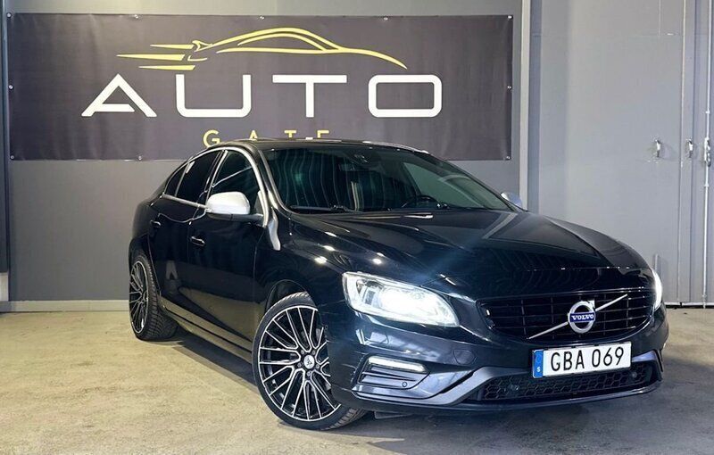 Svart Begagnad 2016 Volvo S60 R-Design Sedan | 114 900 kr (Bra pris) - Bild 1/4