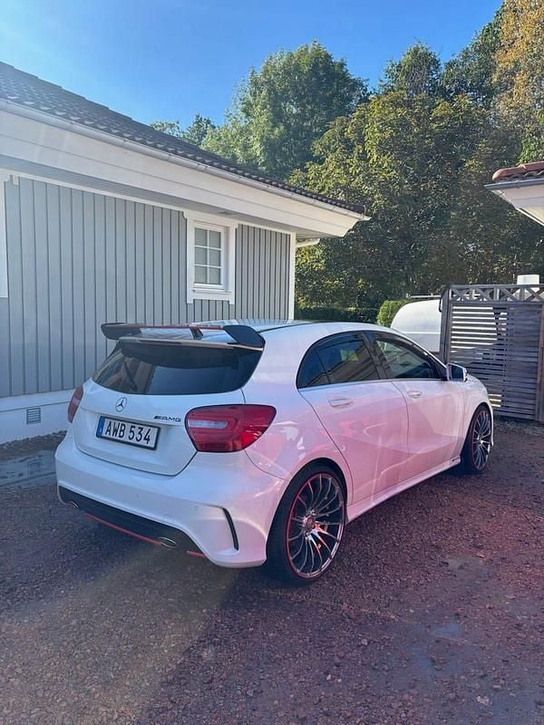 Begagnad 2013 Mercedes A200 Halvkombi | 125 000 kr (Marknadspris) - Bild 1/4