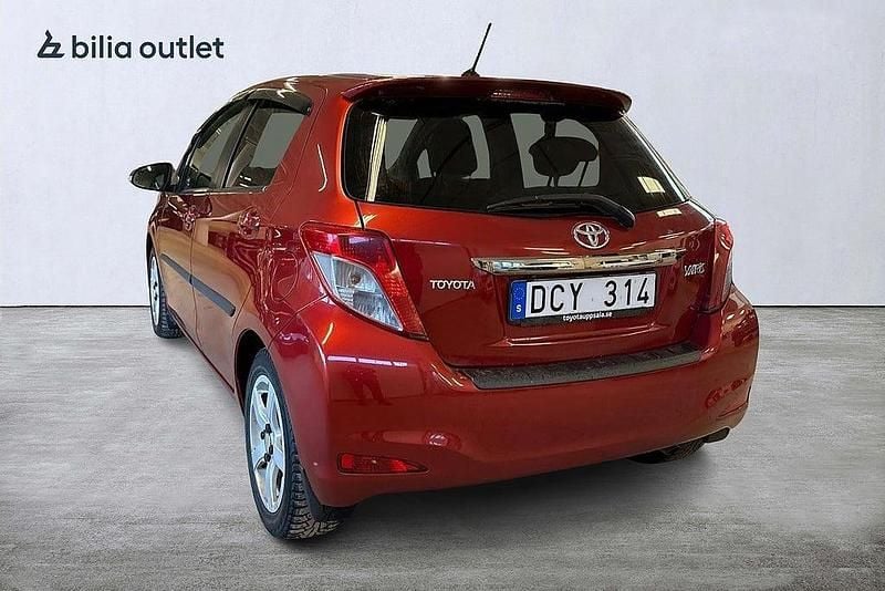 Begagnad Toyota Yaris Style 99 HK (72 kW) 2011 Röd Halvkombi
