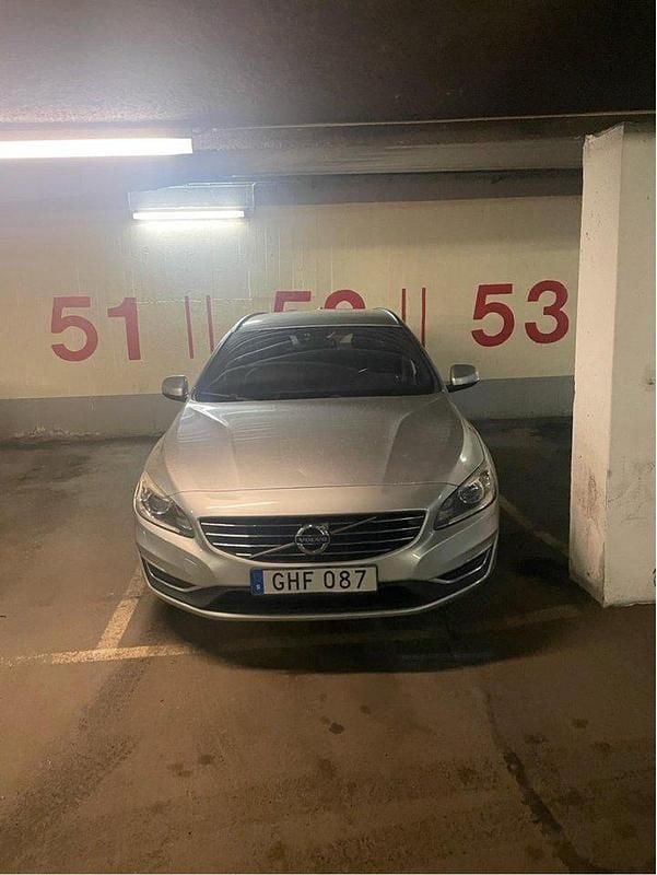 Silver Begagnad 2014 Volvo V60 Momentum Kombi | 90 000 kr (Superpris) - Bild 1/1