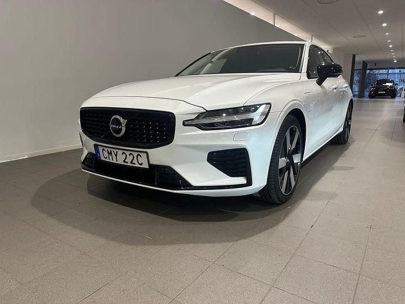 Begagnad Volvo S60 Plus 404 HK (297 kW) 2024 Vit Sedan