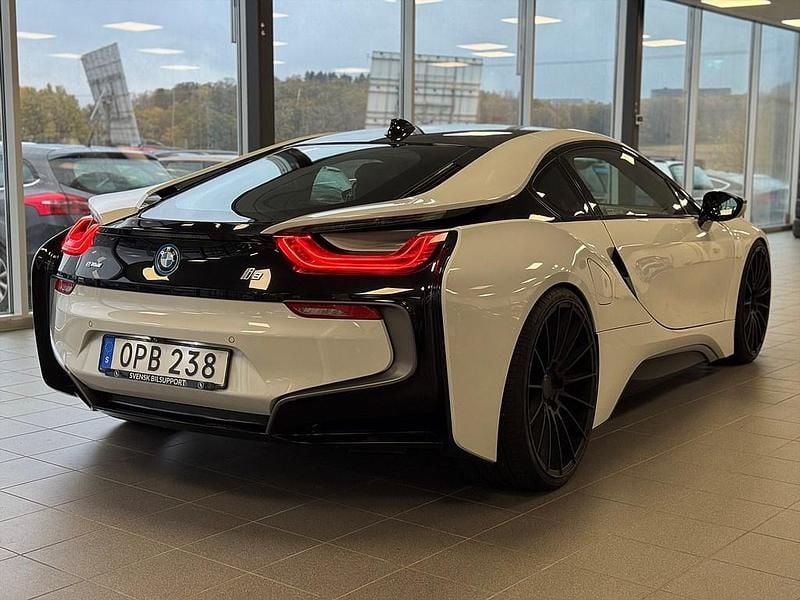 Begagnad BMW i8 367 HK (269 kW) 2015 Vit Sportkupé