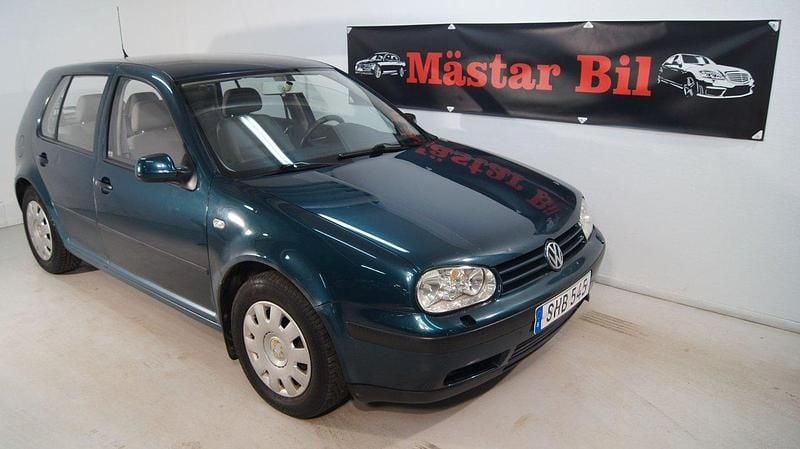 Grön Begagnad 2000 VW Golf IV Basis Halvkombi | 19 900 kr (Dyr) - Bild 1/4
