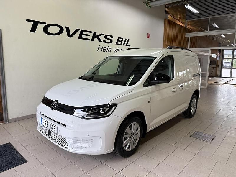 Vit (candyvit) Ny 2025 VW Caddy Minibuss | 416 900 kr (Lite dyr) - Bild 1/4