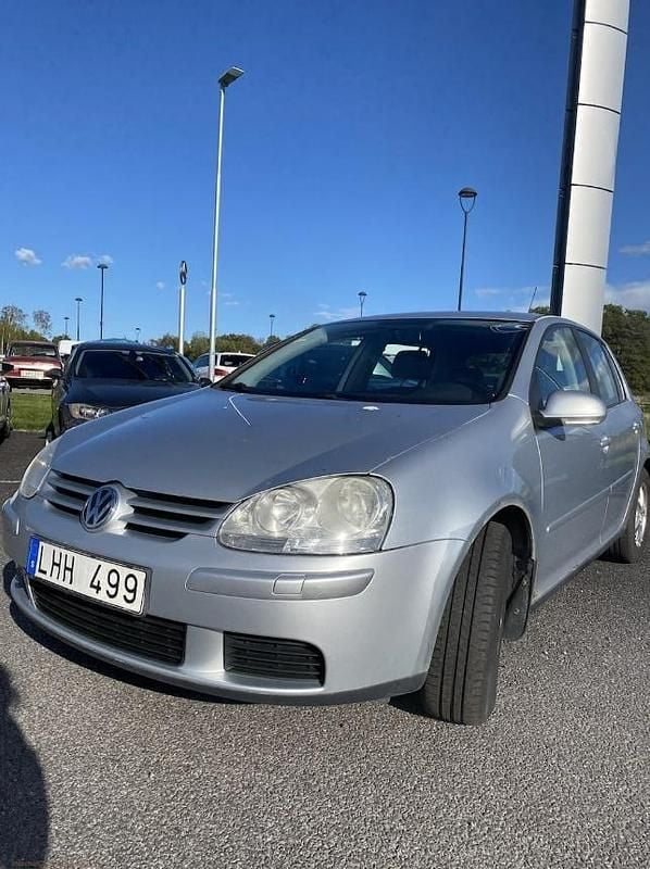Silver Begagnad 2007 VW Golf V Trendline Halvkombi | 39 500 kr (Marknadspris) - Bild 1/4