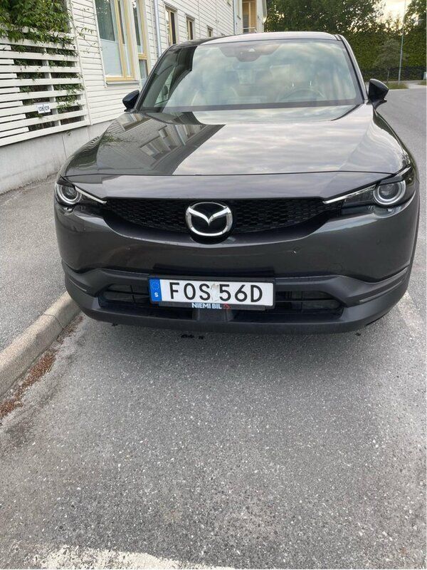 Grå Begagnad 2021 Mazda MX30 Sky SUV | 149 000 kr (Lite dyr) - Bild 1/4