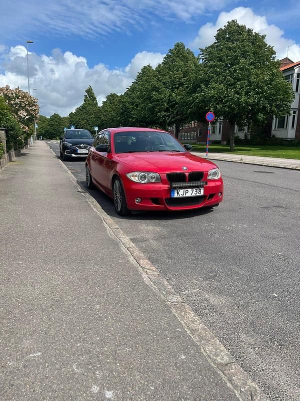 Begagnad 2007 BMW 120 Halvkombi | 50 000 kr (Marknadspris) - Bild 1/4