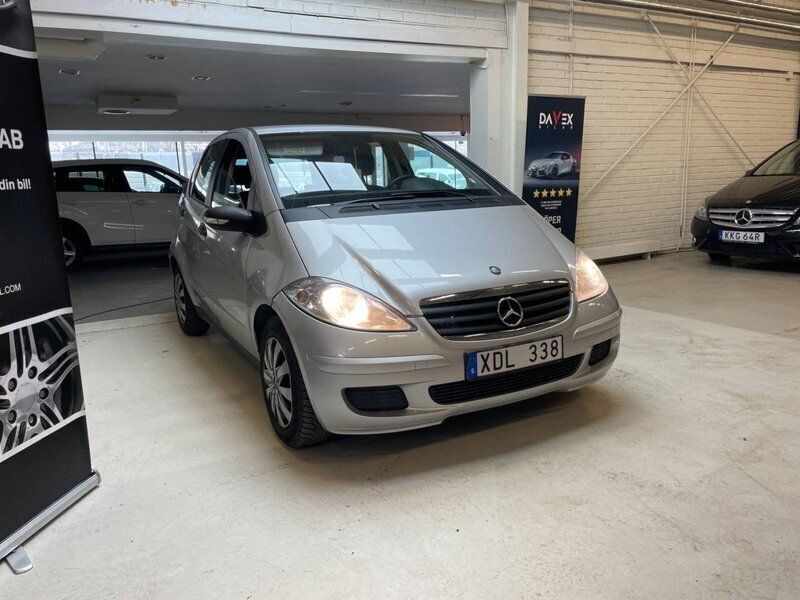 Begagnad Mercedes A150 Classic 96 HK (70 kW) 2005 Silver Halvkombi