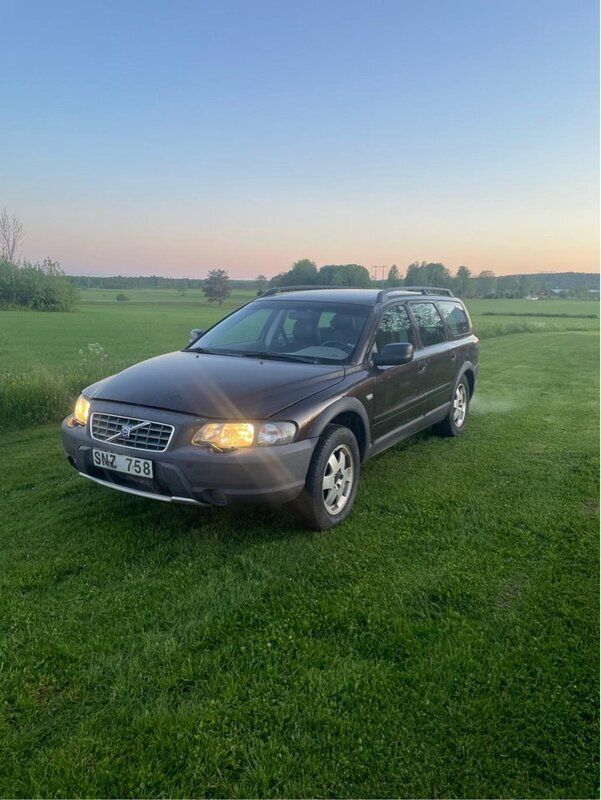 Brun Begagnad 2001 Volvo XC70 SUV | 15 500 kr (Bra pris) - Bild 1/4
