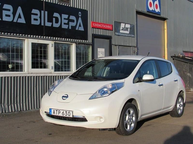 Begagnad Nissan Leaf 80 kW (109 HK) 2014 Vit Halvkombi