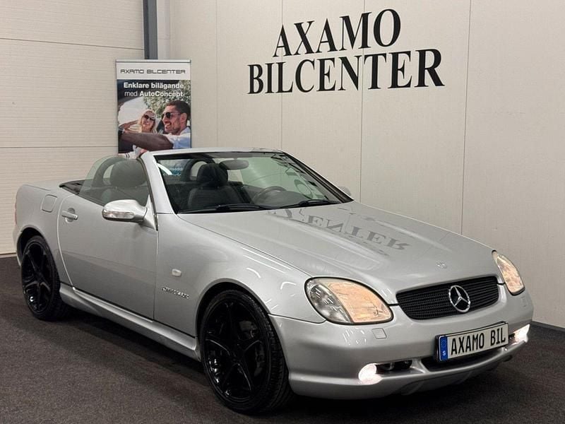 Ljusgrå Begagnad 2000 Mercedes SLK230 Cab | 99 900 kr - Bild 1/4