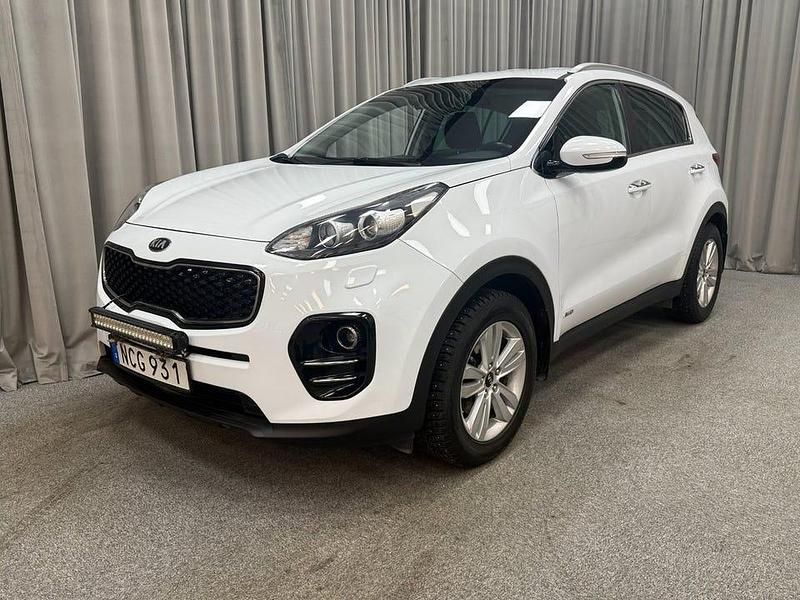Vit Begagnad 2016 Kia Sportage Advance SUV | 149 900 kr (Marknadspris) - Bild 1/4