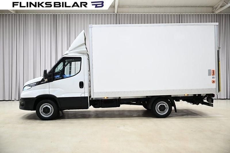 Vit Begagnad 2022 Iveco Daily Pickup | 448 750 kr (Bra pris) - Bild 1/4