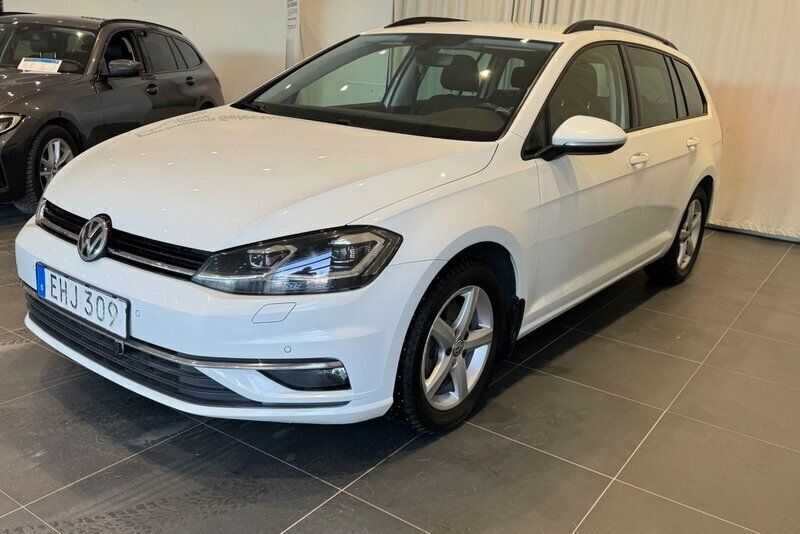 Vit Begagnad 2018 VW Golf VII Kombi | 139 900 kr (Marknadspris) - Bild 1/4