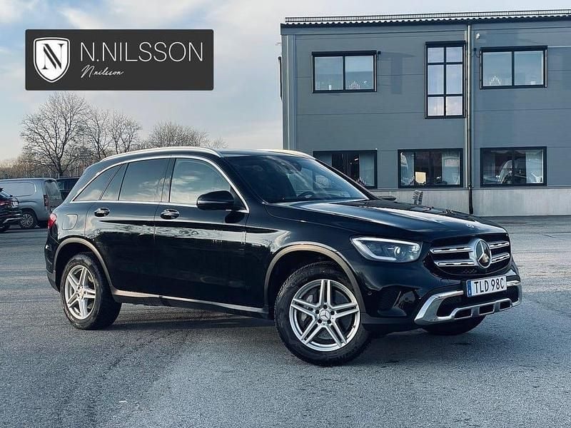 Svart Begagnad 2021 Mercedes GLC300 SUV | 269 000 kr - Bild 1/4