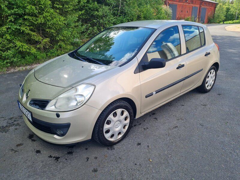Grå Begagnad 2008 Renault Clio R.S. Halvkombi | 40 000 kr (Lite dyr) - Bild 1/4