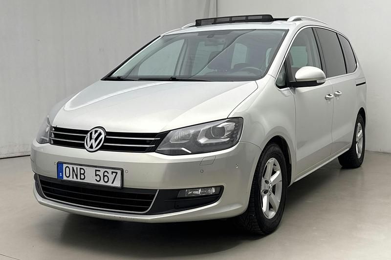 Silver Begagnad 2011 VW Sharan Minibuss | 97 000 kr (Marknadspris) - Bild 1/4