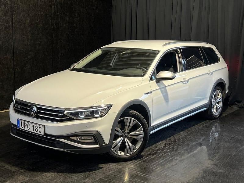 Vit Begagnad 2022 VW Passat Alltrack Kombi | 244 500 kr (Bra pris) - Bild 1/4