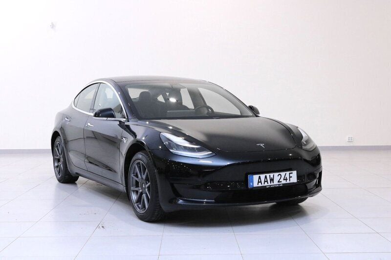 Svart Begagnad 2020 Tesla Model 3 Standard Range Sedan | 219 900 kr (Bra pris) - Bild 1/4