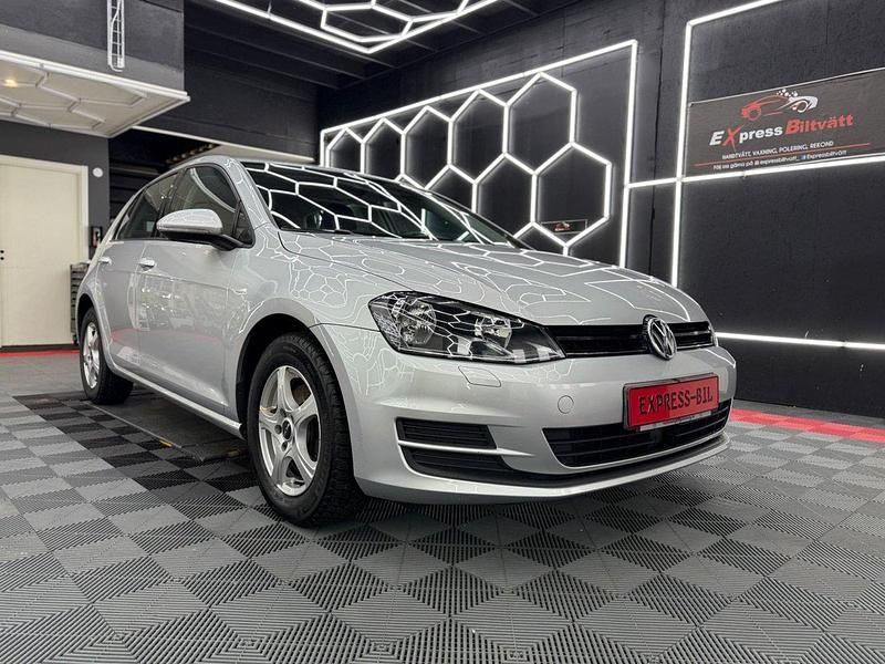 Silver Begagnad 2014 VW Golf VII Halvkombi | 89 000 kr (Marknadspris) - Bild 1/4