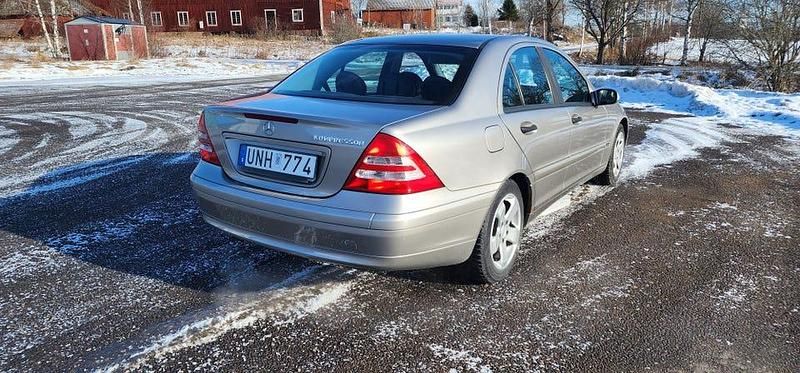 Begagnad Mercedes C180 143 HK (105 kW) 2004