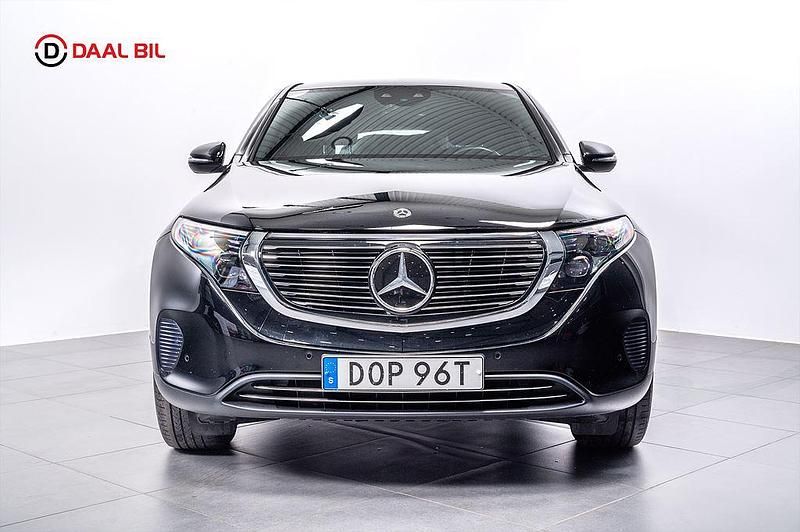 Begagnad Mercedes EQC400 300 kW (408 HK) 2023 Svart SUV