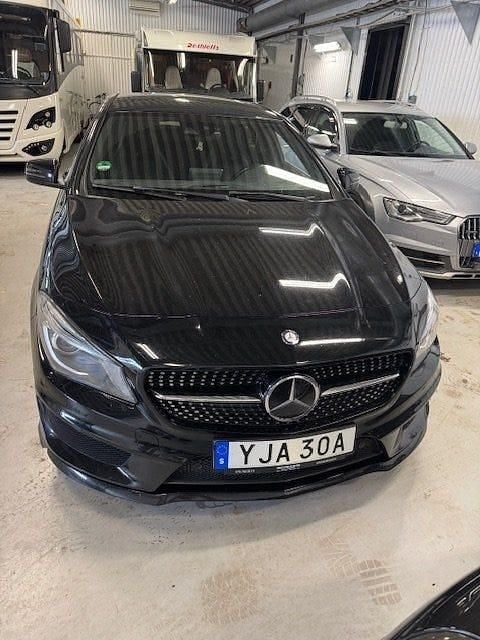 Begagnad Mercedes CLA220 Shooting Brake AMG 177 HK (130 kW) 2015 Svart Kombi
