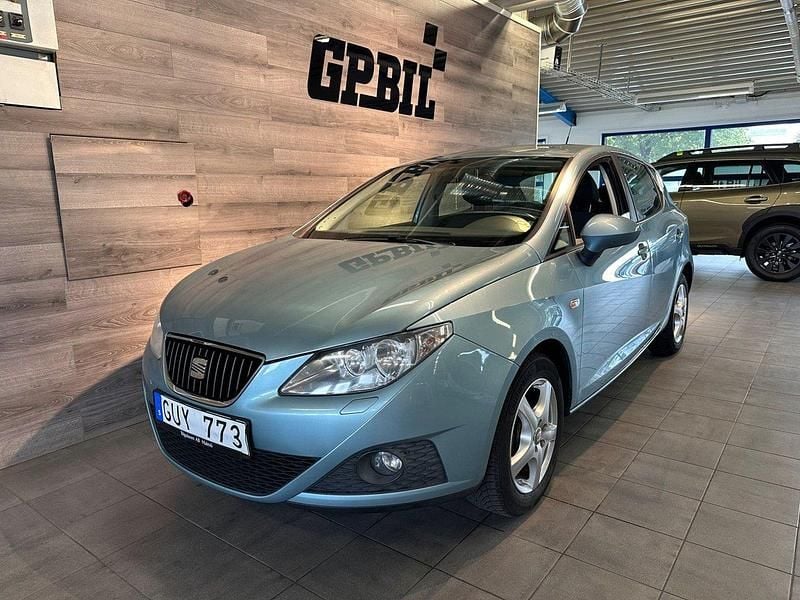 Ljusblå Begagnad 2009 Seat Ibiza Style Halvkombi | 39 000 kr (Marknadspris) - Bild 1/4